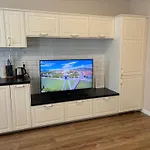 New Studio 3 - Self Check In, Parking Possible, Weekend Free Parking